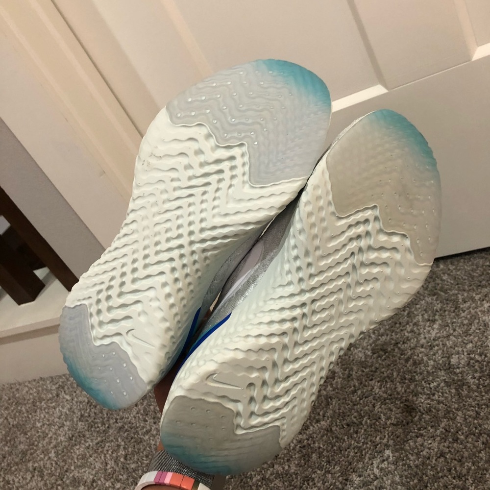 Nike tennis shoes - Picture 4 of 5